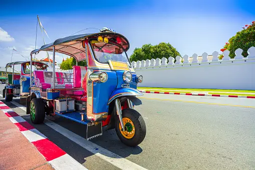 Eco Friendly E-Rickshaws